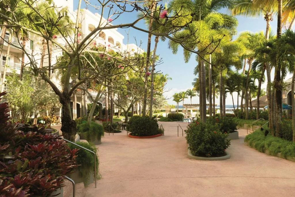 Embassy Suites by Hilton Dorado del Mar Beach Resort: another view