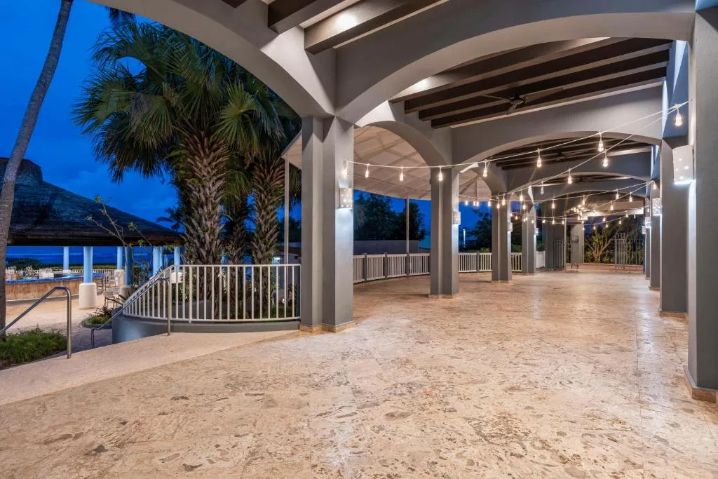 Embassy Suites by Hilton Dorado del Mar Beach Resort: another view