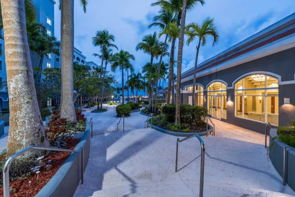 Embassy Suites by Hilton Dorado del Mar Beach Resort: another view